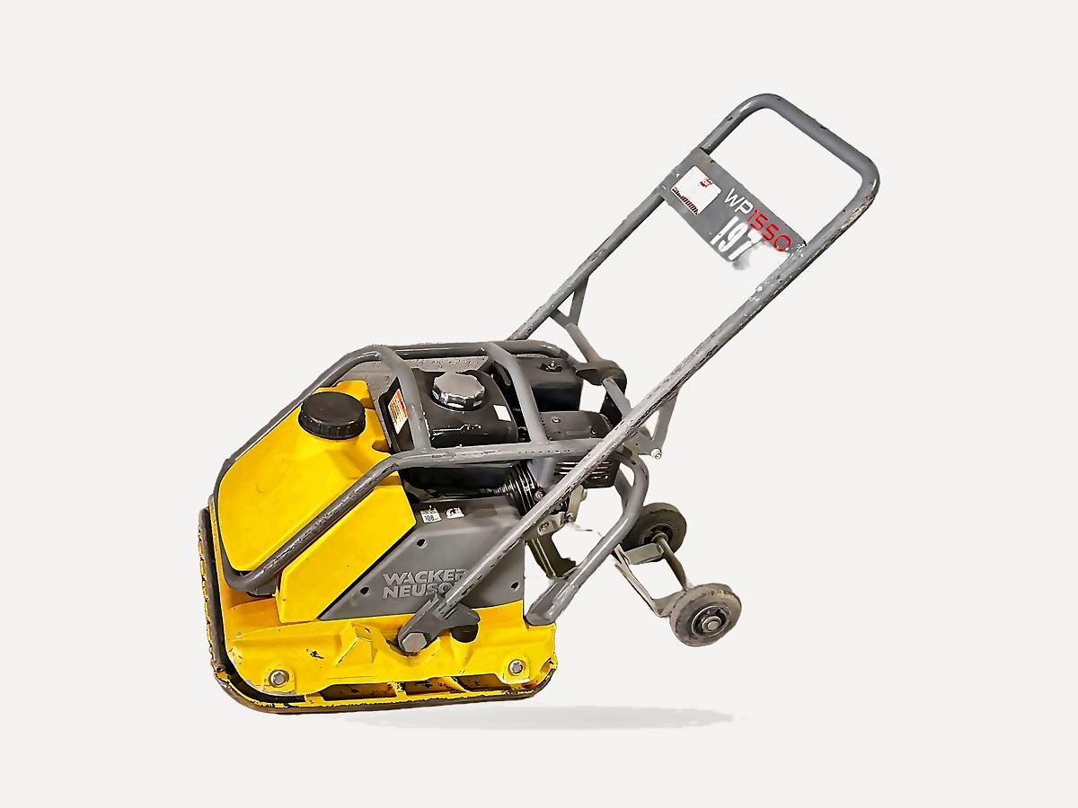 Wacker Neuson walk behind plate compactor seen from the front