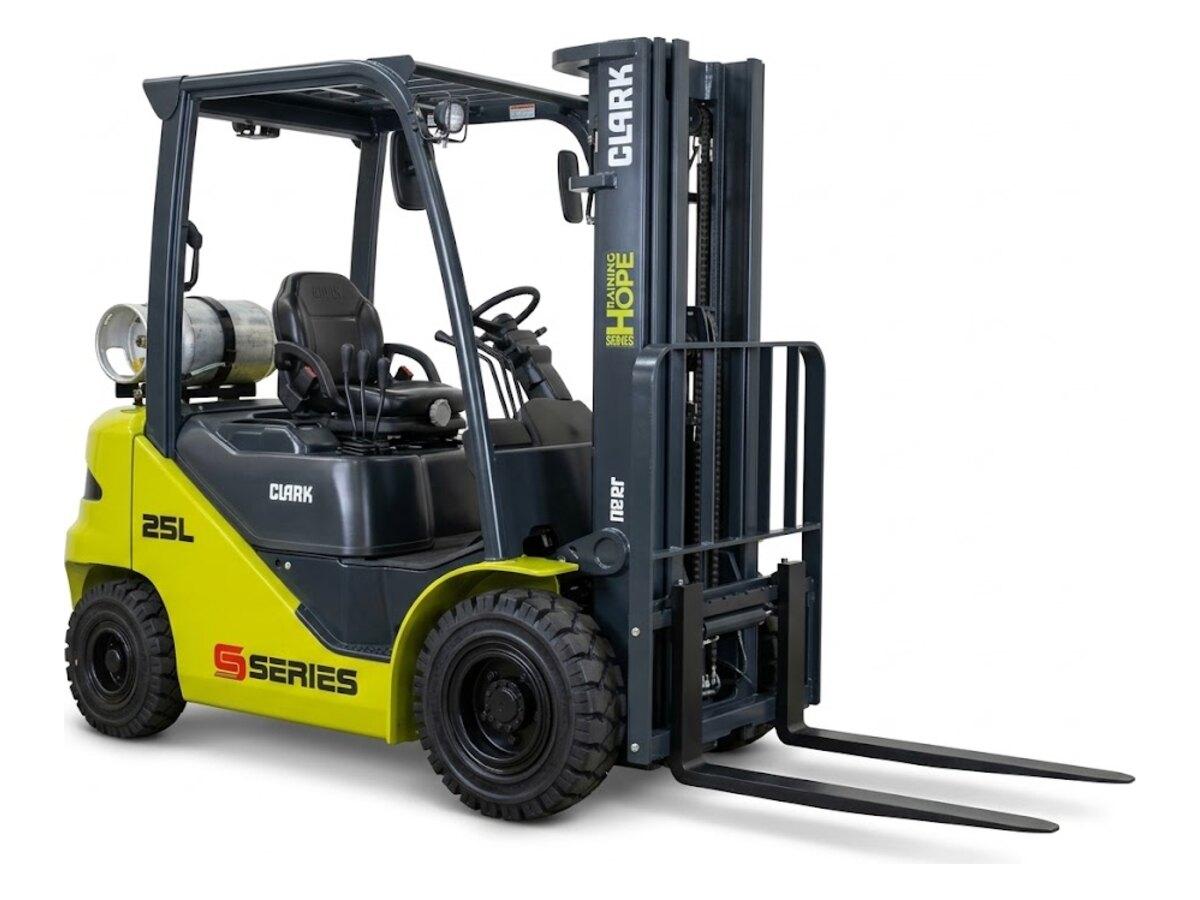 CLARK S-Series 25L forklift with the mast and pallet forks in view, plated at 4,600 to 4,750 lb for Phoenix-area warehouses