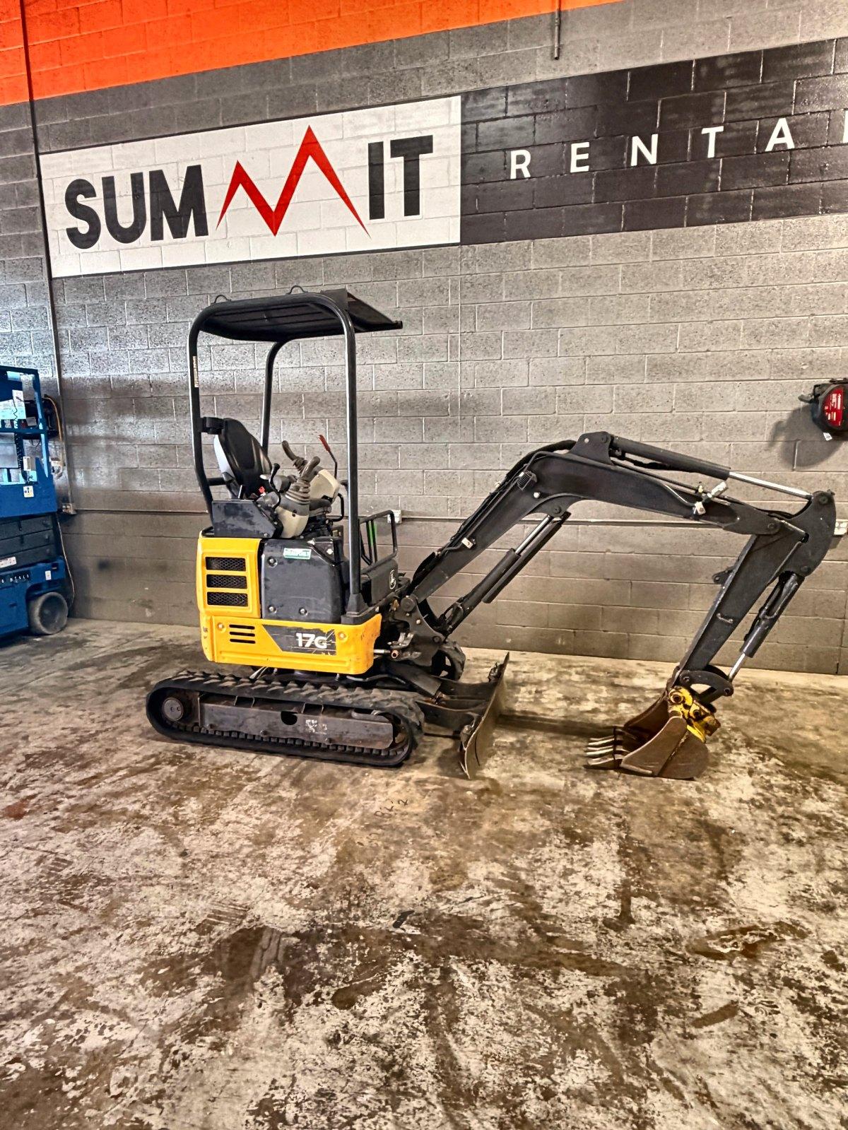 2021 John Deere 17G 4,000 lb mini excavator for sale in Phoenix, AZ