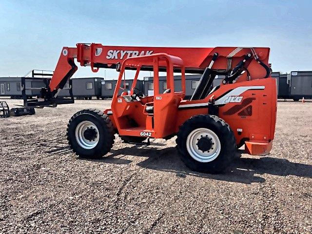 2013 SkyTrak 6042 6,000 lb telehandler for sale in Phoenix, AZ, photo 2