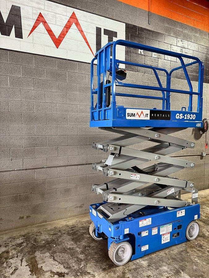 2018 Genie GS-1930 19 ft electric scissor lift for sale in Phoenix, AZ, photo 4