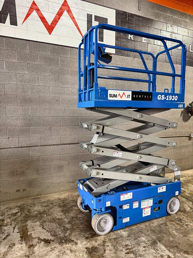 2018 Genie GS-1930 19 ft electric scissor lift for sale in Phoenix, AZ, photo 5
