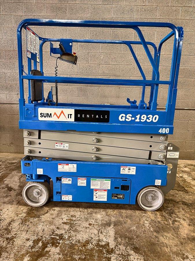 2018 Genie GS-1930 19 ft electric scissor lift for sale in Phoenix, AZ, photo 6