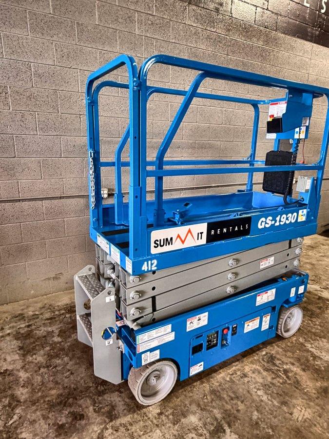 2021 Genie GS-1930 19 ft electric scissor lift for sale in Phoenix, AZ, photo 3