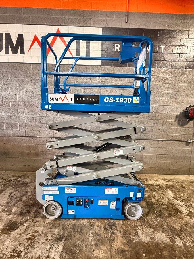 2021 Genie GS-1930 19 ft electric scissor lift for sale in Phoenix, AZ, photo 4