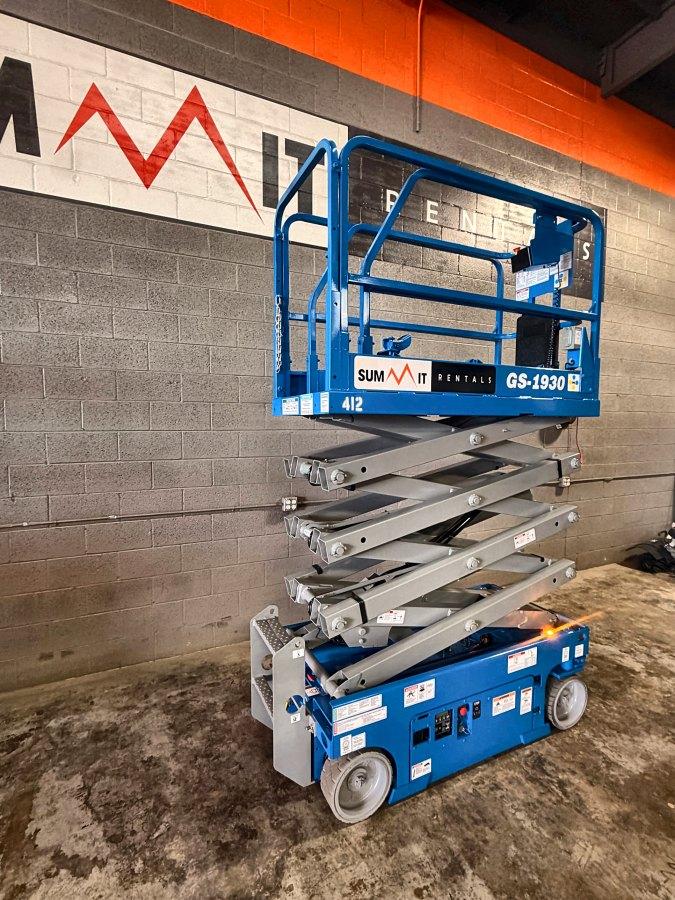 2021 Genie GS-1930 19 ft electric scissor lift for sale in Phoenix, AZ, photo 5