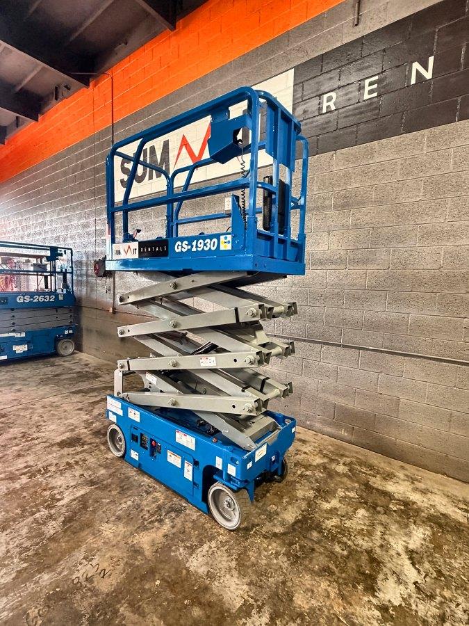 2021 Genie GS-1930 19 ft electric scissor lift for sale in Phoenix, AZ, photo 6