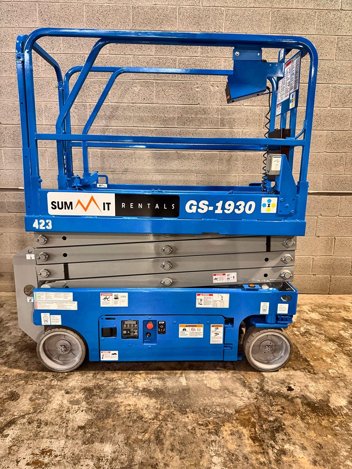 2018 Genie GS-1930 19 ft electric scissor lift for sale in Phoenix, AZ