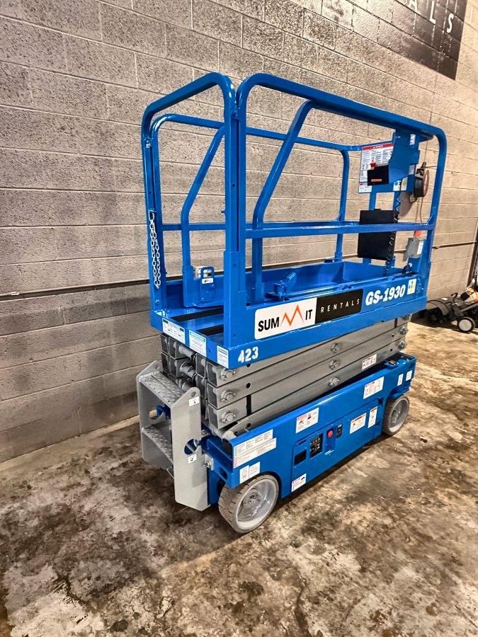 2018 Genie GS-1930 19 ft electric scissor lift for sale in Phoenix, AZ, photo 3