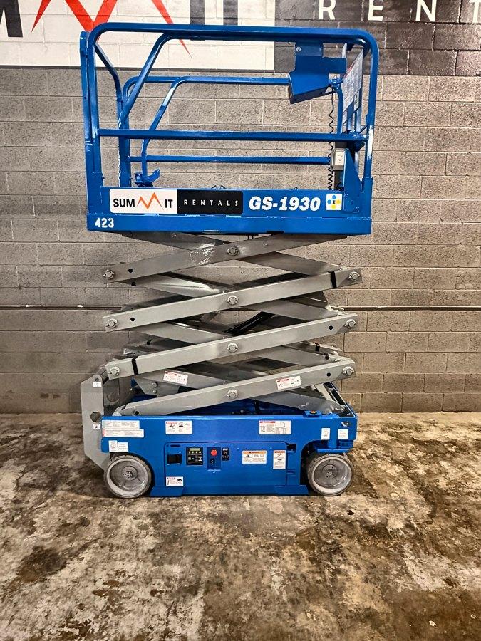 2018 Genie GS-1930 19 ft electric scissor lift for sale in Phoenix, AZ, photo 4