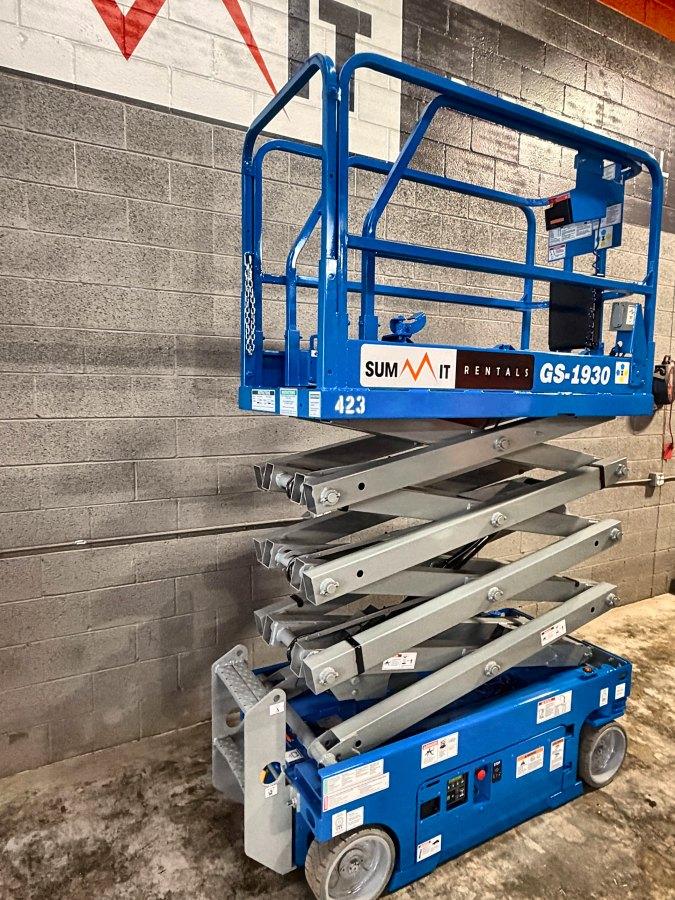 2018 Genie GS-1930 19 ft electric scissor lift for sale in Phoenix, AZ, photo 5
