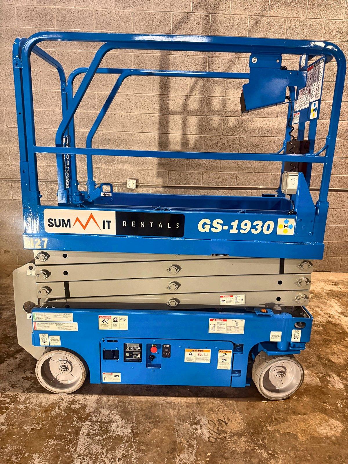 2018 Genie GS-1930 19 ft electric scissor lift for sale in Phoenix, AZ