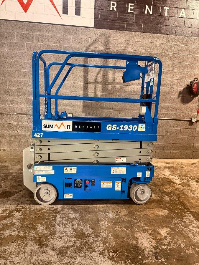 2018 Genie GS-1930 19 ft electric scissor lift for sale in Phoenix, AZ, photo 3