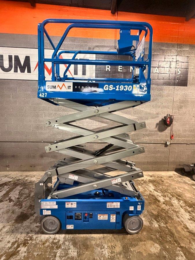 2018 Genie GS-1930 19 ft electric scissor lift for sale in Phoenix, AZ, photo 4