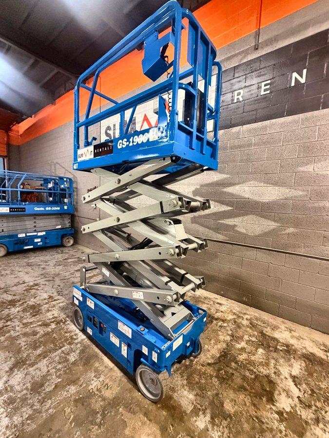 2018 Genie GS-1930 19 ft electric scissor lift for sale in Phoenix, AZ, photo 5