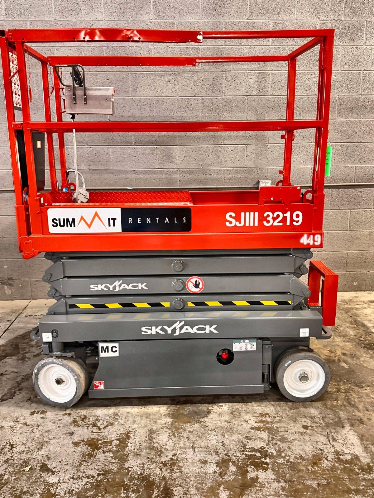 2018 Skyjack SJIII 3219 19 ft electric scissor lift for sale in Phoenix, AZ