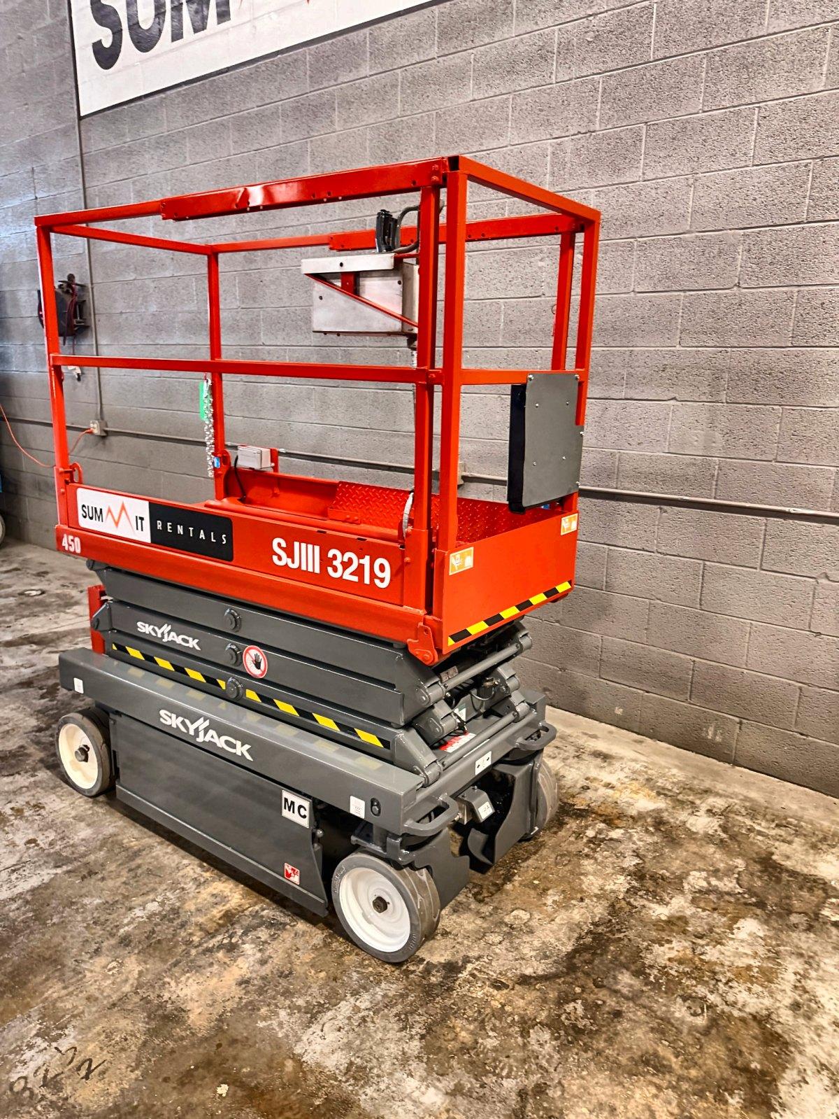 2018 Skyjack SJIII 3219 19 ft electric scissor lift for sale in Phoenix, AZ