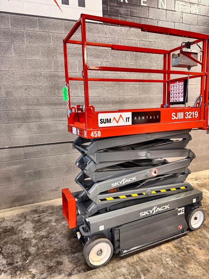 2018 Skyjack SJIII 3219 19 ft electric scissor lift for sale in Phoenix, AZ, photo 4
