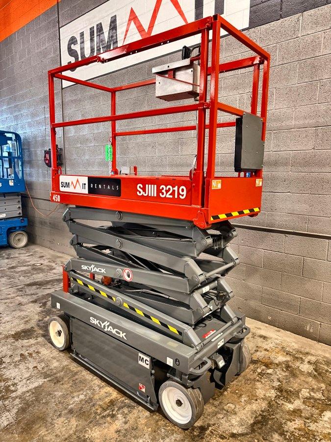 2018 Skyjack SJIII 3219 19 ft electric scissor lift for sale in Phoenix, AZ, photo 5