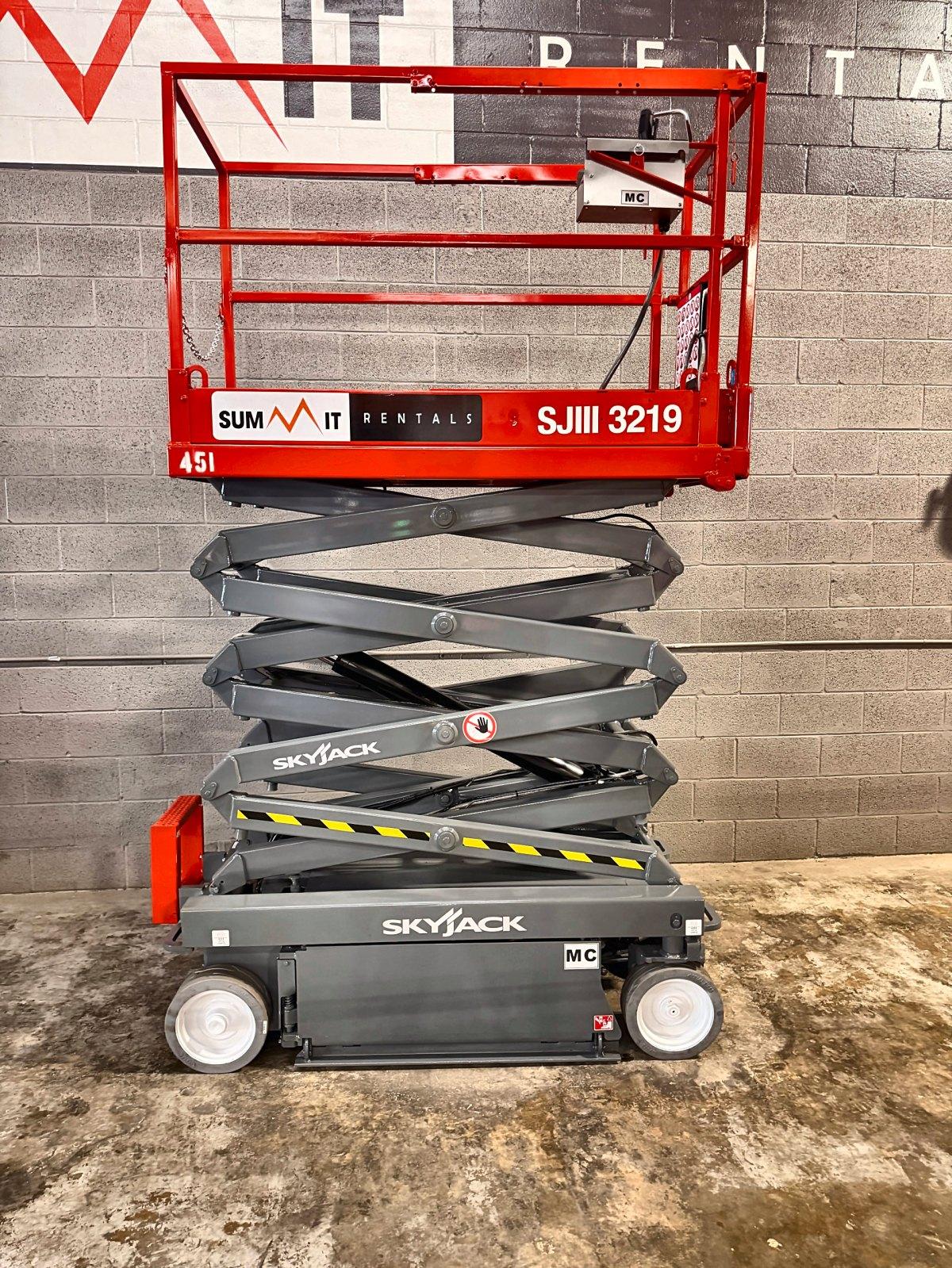 2018 Skyjack SJIII 3219 19 ft electric scissor lift for sale in Phoenix, AZ