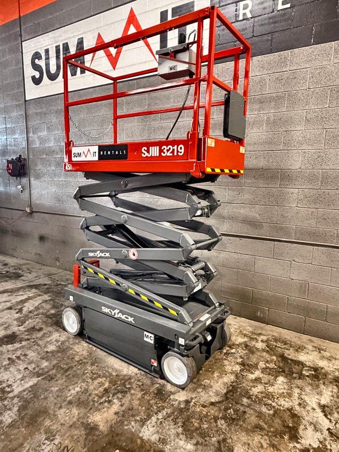 2018 Skyjack SJIII 3219 19 ft electric scissor lift for sale in Phoenix, AZ, photo 6