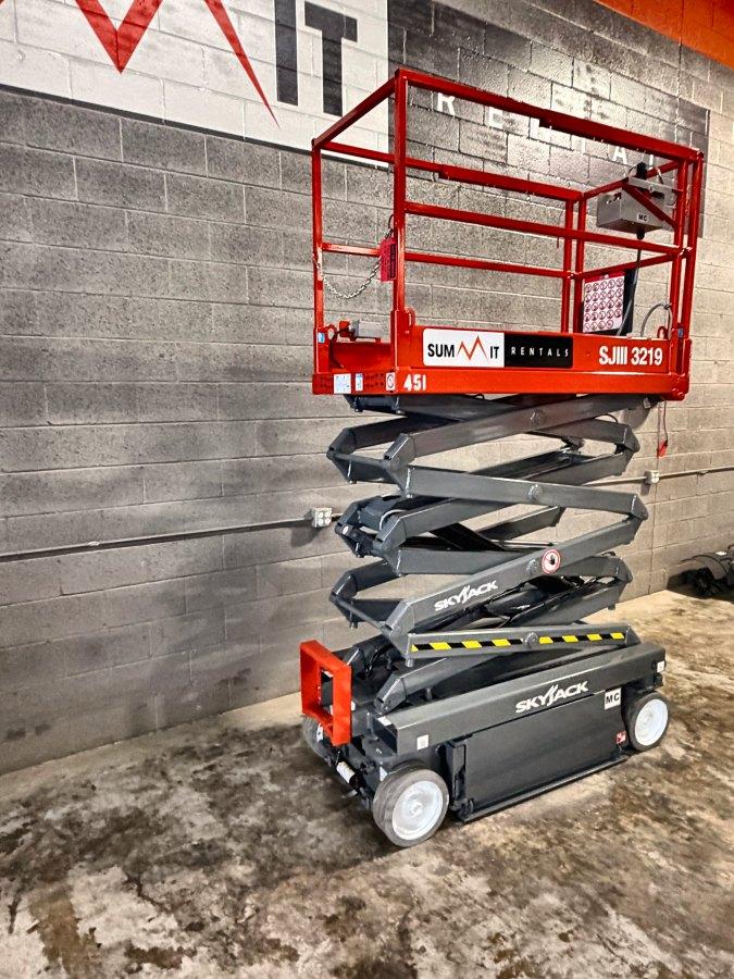 2018 Skyjack SJIII 3219 19 ft electric scissor lift for sale in Phoenix, AZ, photo 4