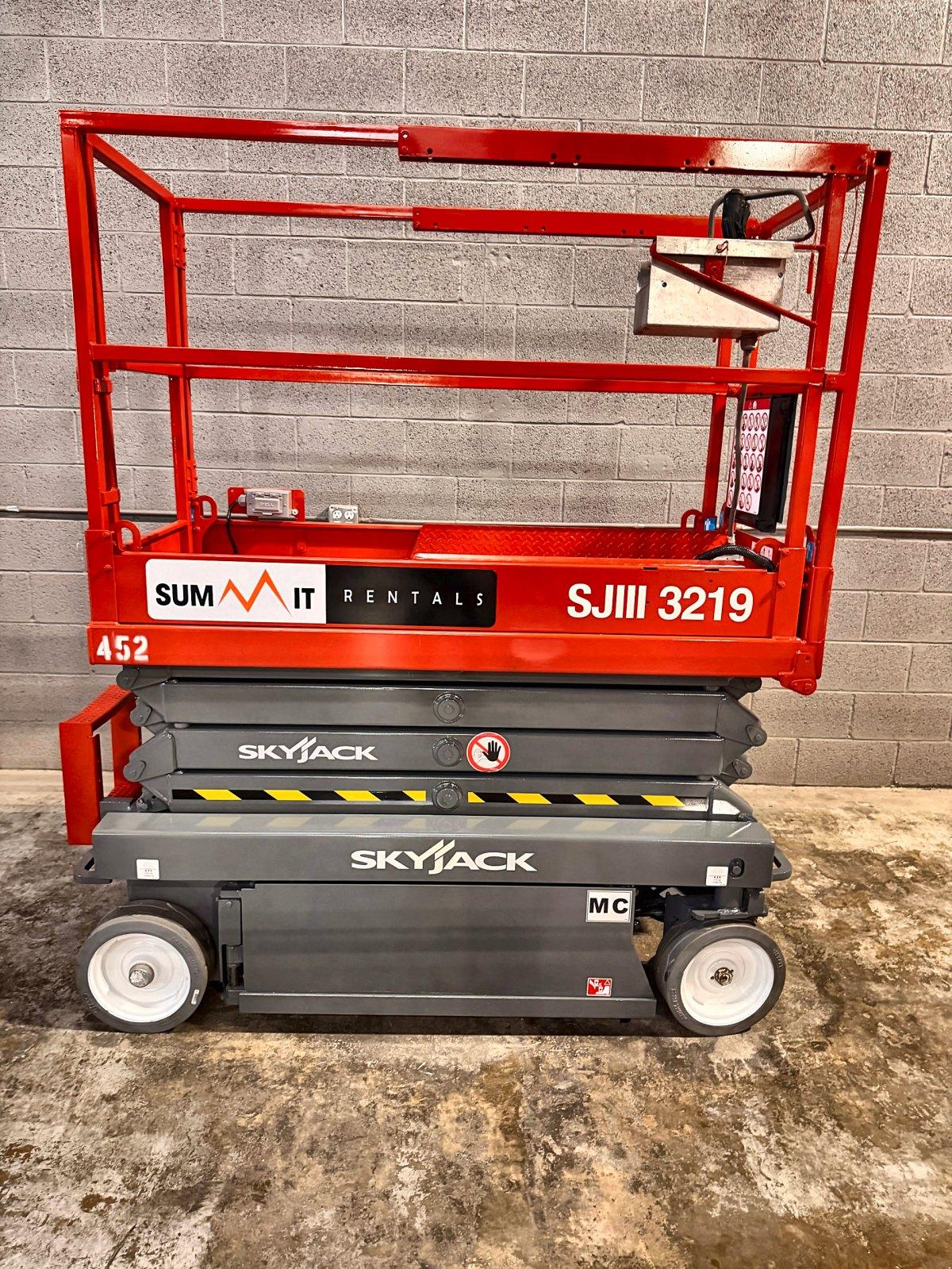 2018 Skyjack SJIII 3219 19 ft electric scissor lift for sale in Phoenix, AZ