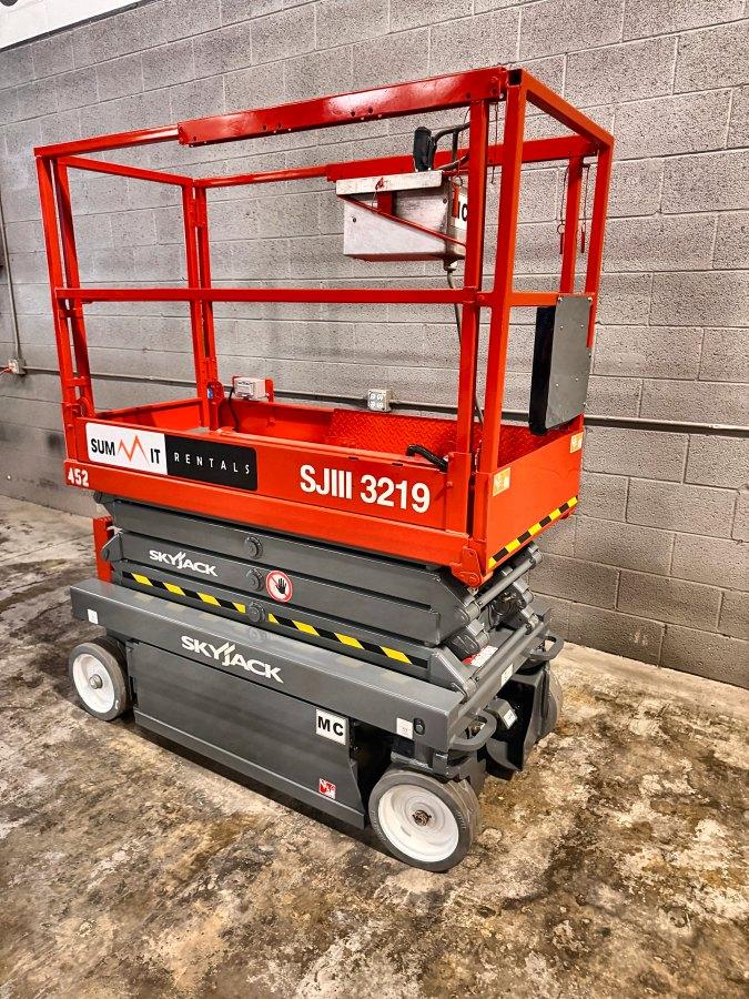 2018 Skyjack SJIII 3219 19 ft electric scissor lift for sale in Phoenix, AZ, photo 3