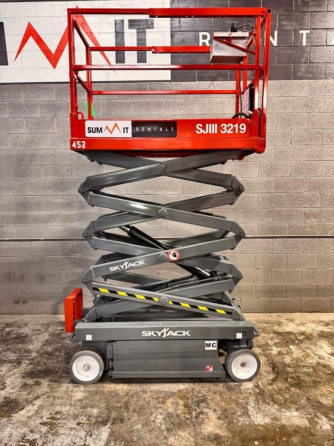 2018 Skyjack SJIII 3219 19 ft electric scissor lift for sale in Phoenix, AZ, photo 4