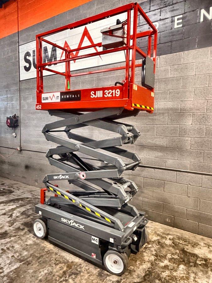 2018 Skyjack SJIII 3219 19 ft electric scissor lift for sale in Phoenix, AZ, photo 5