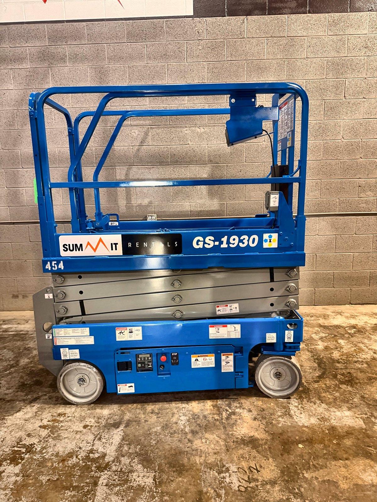 2018 Genie GS-1930 19 ft electric scissor lift for sale in Phoenix, AZ