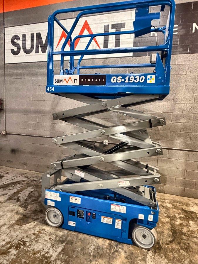 2018 Genie GS-1930 19 ft electric scissor lift for sale in Phoenix, AZ, photo 4