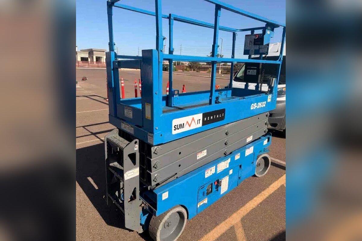 Summit Rentals Genie GS-2632 26 ft electric scissor lift delivered to a commercial parking lot in Avondale, AZ