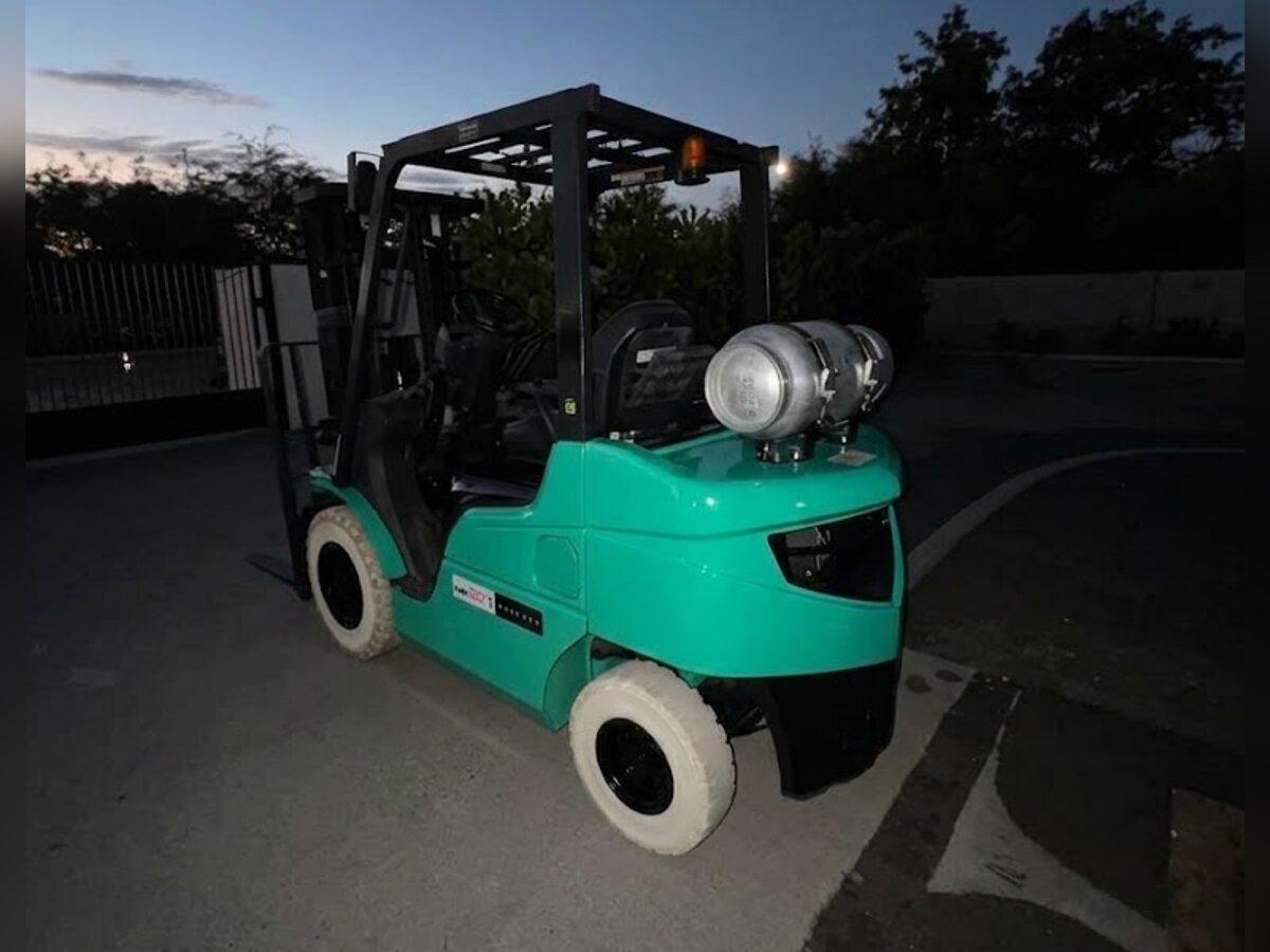 5,000 lb propane forklift rental delivered early in the morning by Summit Rentals to a commercial yard in Peoria, AZ