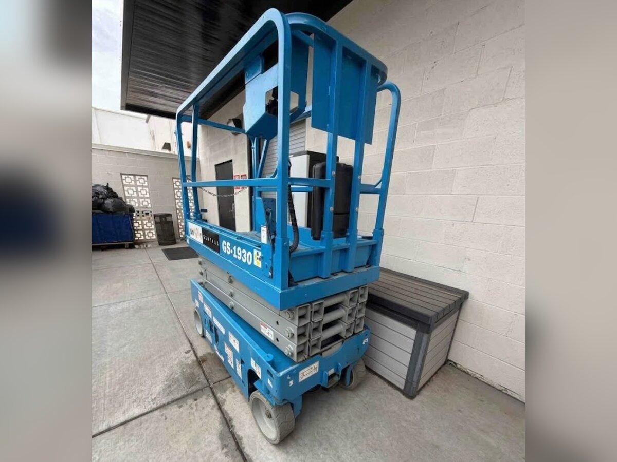 Genie GS-1930 19 ft scissor lift rental delivered by Summit Rentals to a retail building in Peoria, AZ