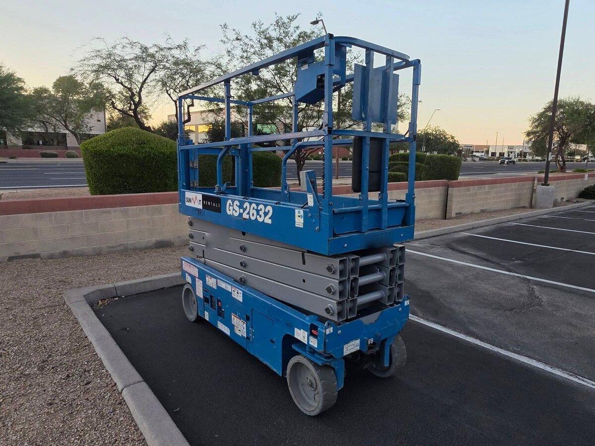 Genie GS-2632 26 ft electric scissor lift rental delivered early in the morning by Summit Rentals to an office park parking lot in Tempe, AZ